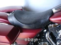 Harley-Davidson Bagger Solo & Backrest Street Glide Road Glide