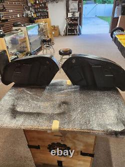 Harley Road King leather saddlebags Bagger Push Button OEM FLHRC Custom Factory
