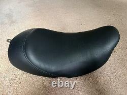 Harley seat Street Glide Road Glide touring bagger Road King FLH