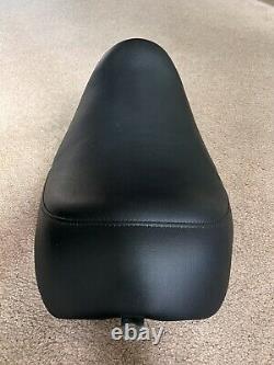 Harley seat Street Glide Road Glide touring bagger Road King FLH